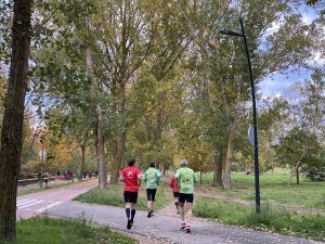 Efecto antidiabético ejercicio físico a todas las edades, como correr en grupo.
