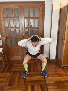 Efecto-antiosteporotico-ejercicio-fisico-haciendo sentadillas